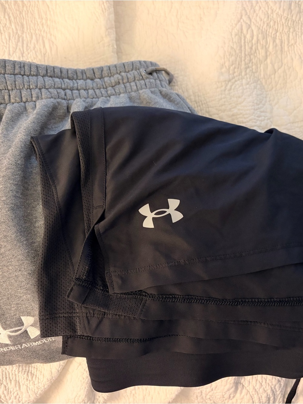 Under Armour Bundle Men's Black Athletic Shorts Gray Sweatpants - XL